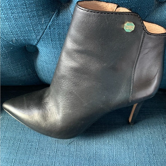 Louise et Cie Sid Pointy Toe Leather High heeled Bootie Boot SZ 8.5 $140 NWOT - Picture 3 of 4